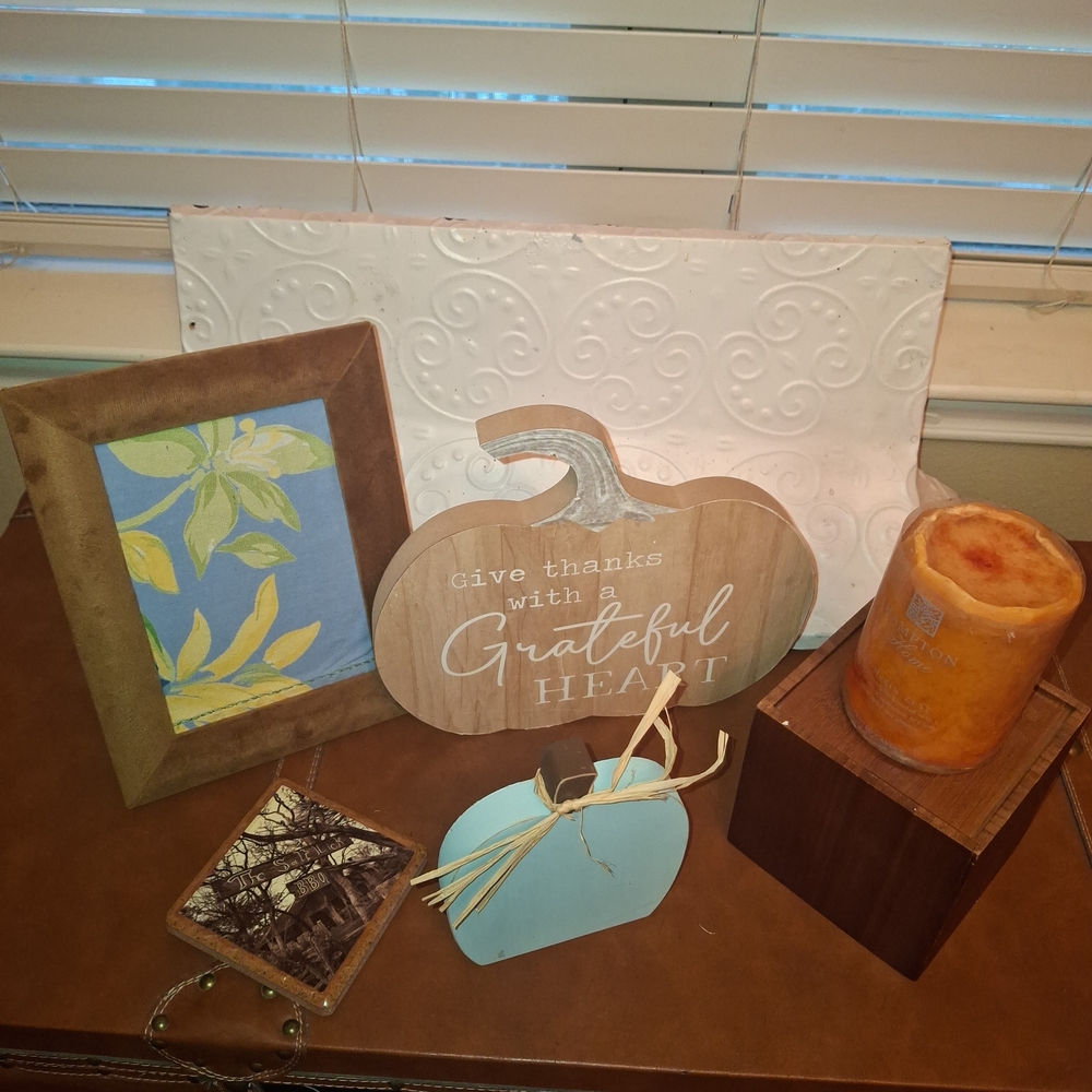 Decorative Fall Pumpkin Sign and Accessories